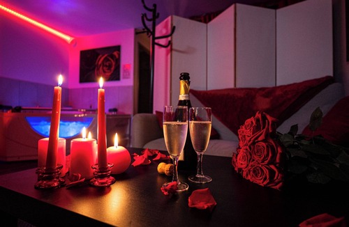 Tournus Apartment | Nuit Défendue - Sauna Jacuzzi Secret room