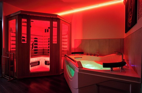 Tournus Apartment | Nuit Défendue - Sauna Jacuzzi Secret room