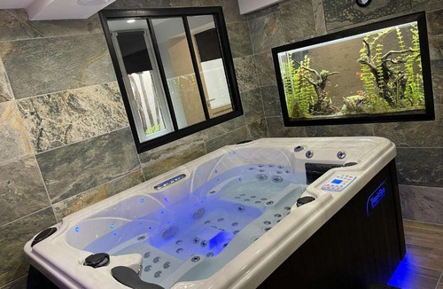 Quartier Vieux Marche-Cathedrale Apartment | Nuit de la sagesse "jacuzzi terrasse et parking privé"