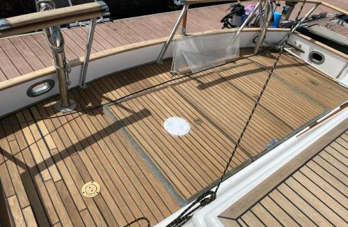 Caen City Centre Boat Rental | Nuit insolite a bord d un bateau