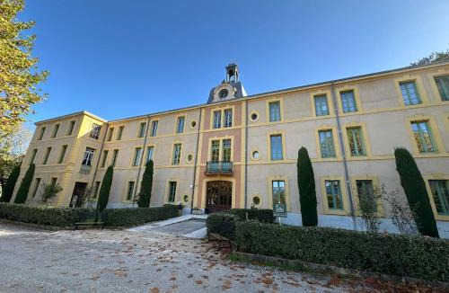 Montbrun-les-Bains Apartment | Nuit romantique au château des Gipières