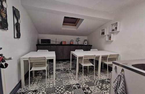 Macon Apartment | Nuit Tendance à Mâcon 2 - 2 Adultes et 2 Enfants