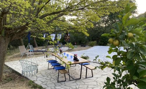 Fozieres Bed & Breakfast | Nuits Colibri, rose poudré & bleu pastel