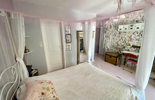 Fozieres Bed & Breakfast | Nuits Colibri, rose poudré & bleu pastel
