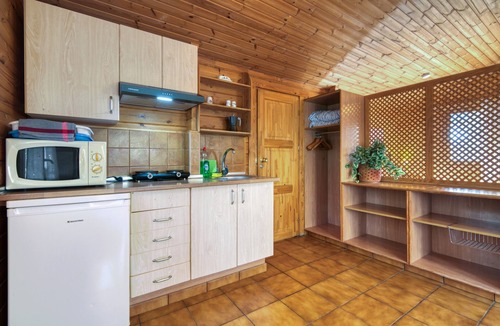 Benicolet Apartment | Null 'Entre Viejos Olivos 1' with Mountain View, Shared Pool and Air Conditioning