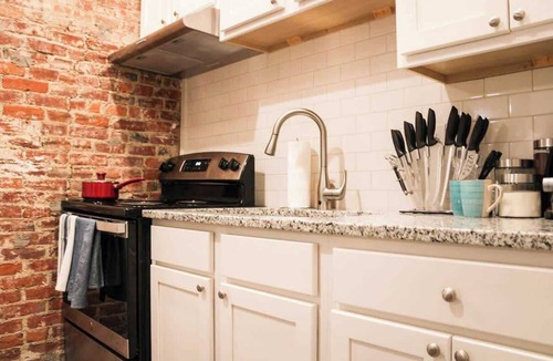 Butchertown Apartment | NULU/Butchertown The Sidecar Suite Butchertown Salon/Spa