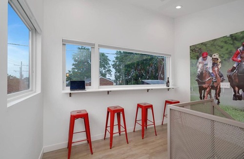 Phoenix Hill House | NULU-Fire Pit-Hot Tub-BBQ-King Bed-Fast Wifi