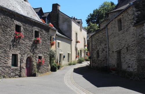 Rochefort-en-Terre House | "Number 26" Town House