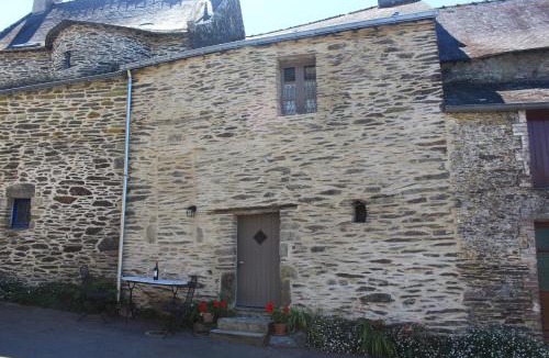 Rochefort-en-Terre House | "Number 26" Town House