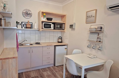 Victor Harbor Apartment | Number 4 Smugglers Inn