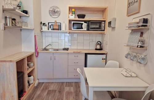 Victor Harbor Apartment | Number 4 Smugglers Inn