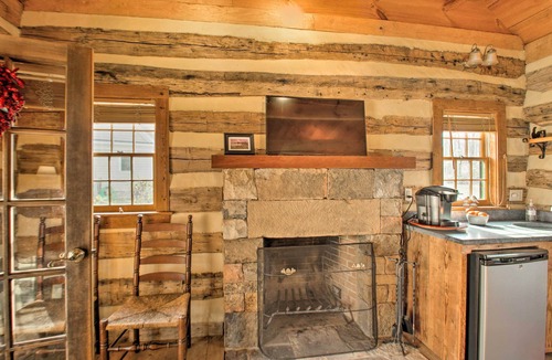 Free Union Cabin | Numerous On-Site Trails: Earlysville Wooded Cabin