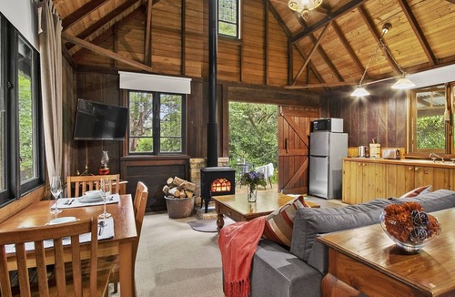 Bilpin Cabin | NUNGAROO COTTAGE - an authentic, romantic getaway- SPECIALS ON NOW !