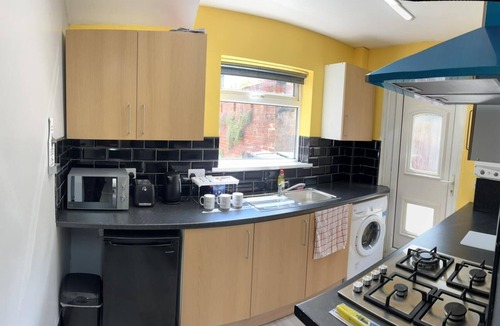 Fenham Apartment | Nuns Moor apartment, fully equipped kitchen and free parking