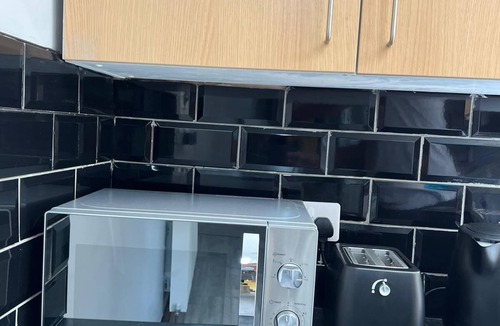 Fenham Apartment | Nuns Moor apartment, fully equipped kitchen and free parking