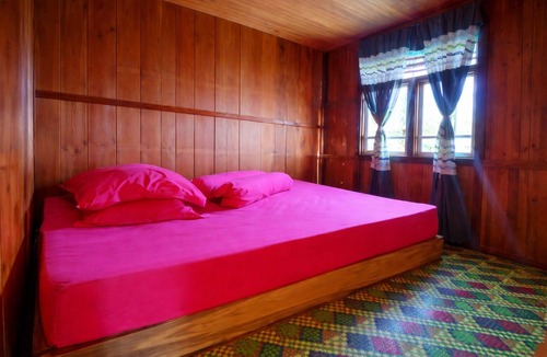 Batudaka Island Bed & Breakfast | Nur Homestay Mini Resto and Souvenir