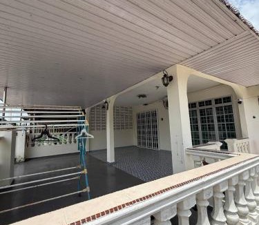 Serom House | Nurisz Homestay