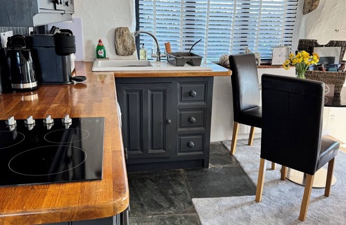 Mount Cottage | Nuthatch - Traditional Cornish Stone Cottage