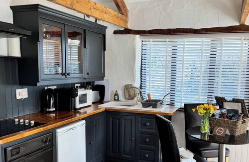 Mount Cottage | Nuthatch - Traditional Cornish Stone Cottage