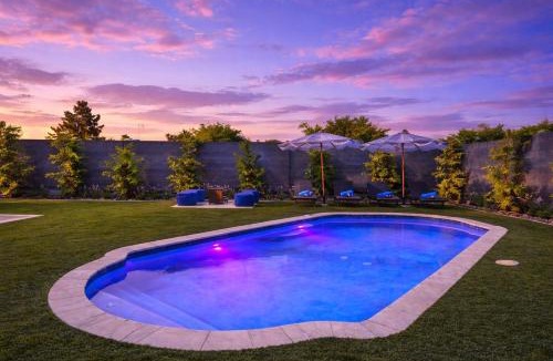Rancho Oakey House | NV3408- Close to the Strip, Pool, Putting Green, Spa