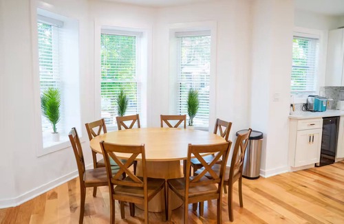 Northwest House | NW DC EV parking, deck, 2 Kitchens Sleeps 20+