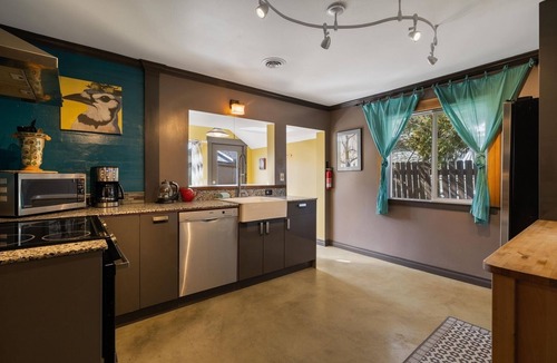 River West House | NW Hartford | 3 Bed, 1 Bath