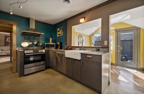 River West House | NW Hartford | 3 Bed, 1 Bath