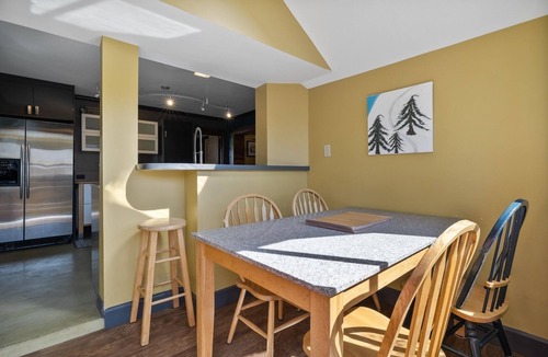 River West House | NW Hartford | 3 Bed, 1 Bath