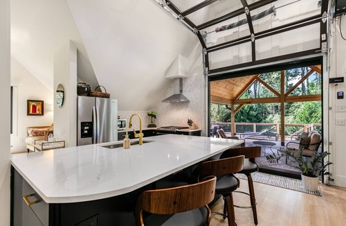 Raleigh Apartment | NW Listing KNG studio/N Raleigh w/nature views, large private deck, pet friendly