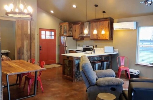 Southern Crossing House | NW Modern, River, Old Mill near Downtown