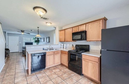 Heritage Villa | NW SA Lackland AFB/Sea World minutes away