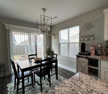 Springdale House | NWA Modern Stay