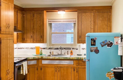 Rogers House | NWA Retro Oasis Min to Beaver Lake & Trails