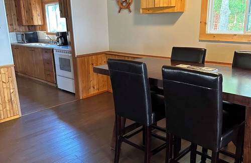 Goulais River Cottage | nWeekly rental, cozy rustic cottage to rent on the shores of Lake Superior
