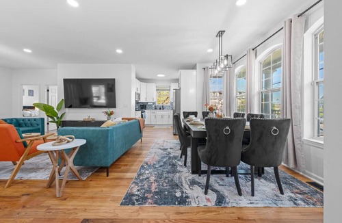 Constable Hook Apartment | NYC 20min | Free Parking | Hot Tub | EWR 15min