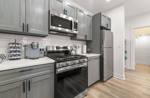 Paterson Apartment | NYC Access 3BR Duplex/Sleeps 10, Free Parking
