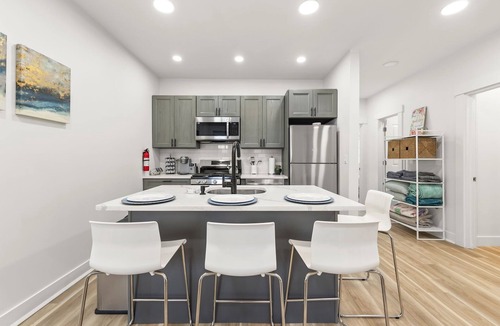 Paterson Apartment | NYC Access 3BR Duplex/Sleeps 10, Free Parking