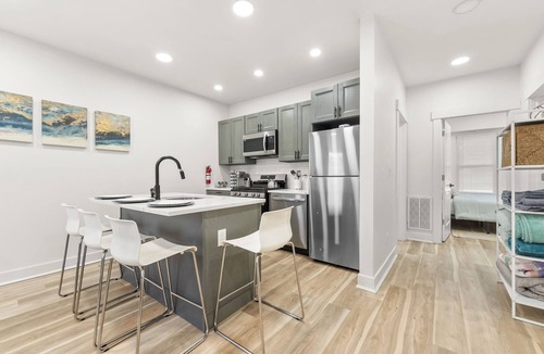 Paterson Apartment | NYC Access 3BR Duplex/Sleeps 10, Free Parking
