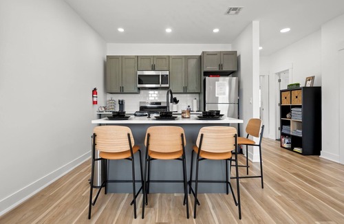 Fair Lawn Apartment | NYC Access 4BR Duplex/Sleeps 10, Free Parking