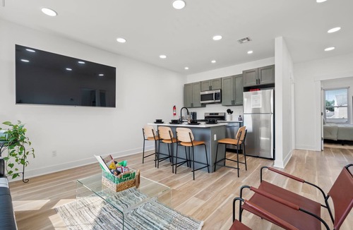 Fair Lawn Apartment | NYC Access 4BR Duplex/Sleeps 10, Free Parking