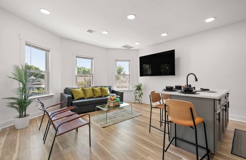 Fair Lawn Apartment | NYC Access 4BR Duplex/Sleeps 10, Free Parking