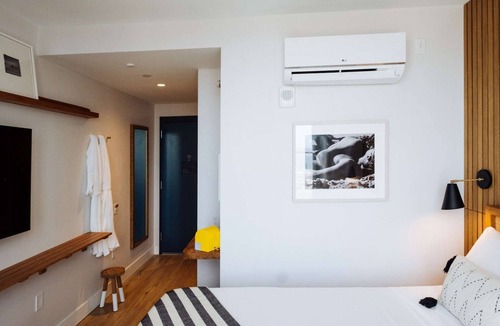 Queens Hotel | NYC Beach Stay | Spa. Pool. Shuttle + Rooftop Bar