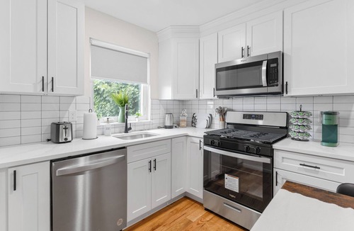 Ampere Bed & Breakfast | NYC Loft Escape in Newark