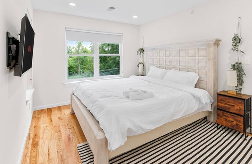 Ampere Bed & Breakfast | NYC Loft Escape in Newark