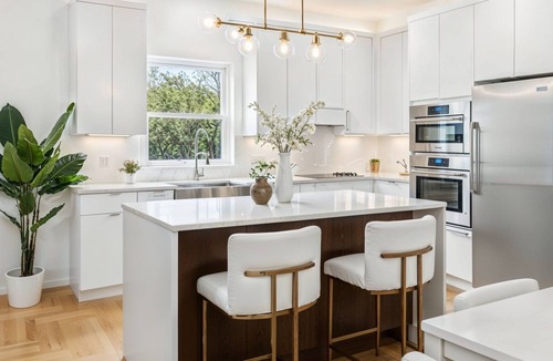 Southeast Yonkers Apartment | NYC Luxe Haven - King Bed - Free Parking - Accommodates 16