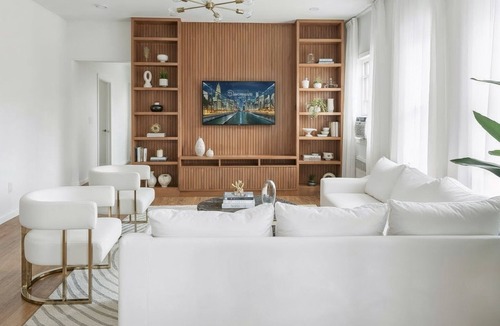 Southeast Yonkers Apartment | NYC Luxe Haven - King Bed - Free Parking - Accommodates 16