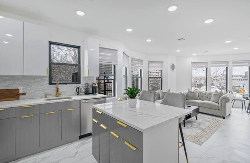 Edgewater Apartment | NYC Riverfront White Marble Sanctuary Free Parking