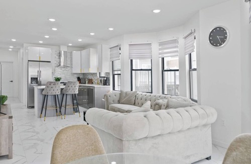 Edgewater Apartment | NYC Riverfront White Marble Sanctuary Free Parking