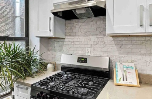 Central Park North Apartment | NYC XL 3 bedroom 4 bed Brownstone Gem !