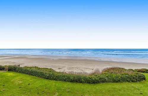 Newport Hotel | NYE Beach Haven Studio